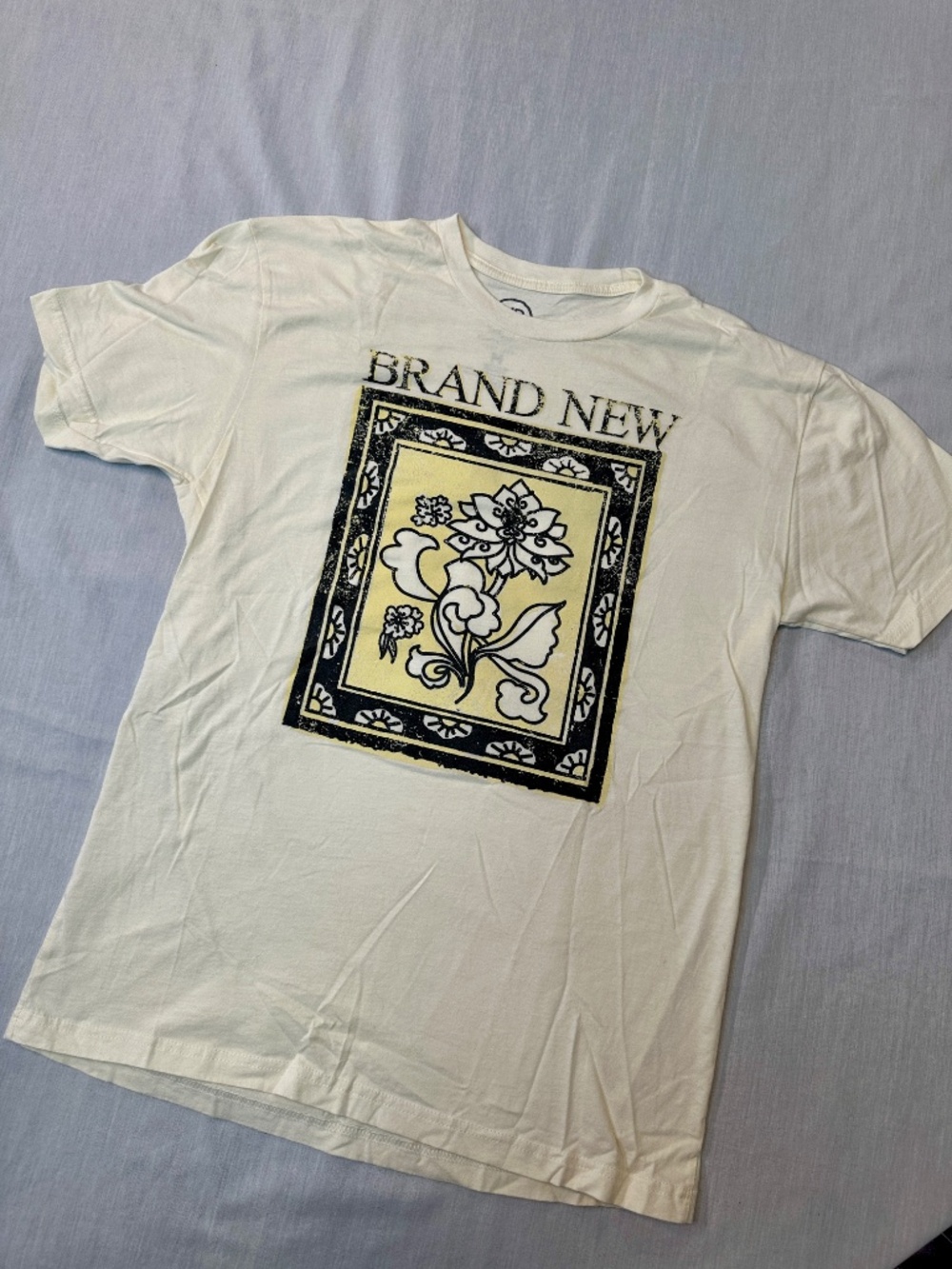 Brand New band tee, size Medium, Daisy era - Picture 2 of 6